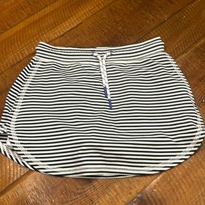 Adorable vineyard vines girls golf skirt.  EUC